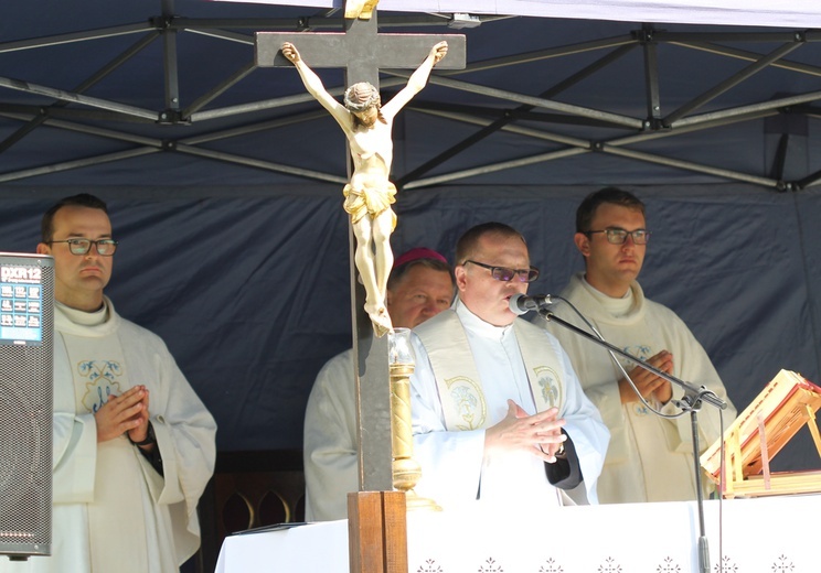 IV Archidiecezjalna Pielgrzymka Czcicieli Maryi - Wspólnot Żywego Różańca w Henrykowie