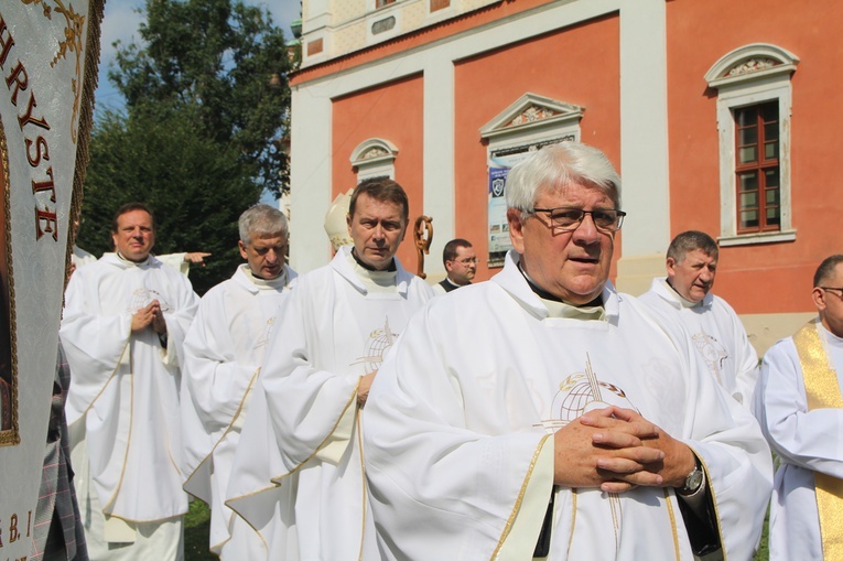 IV Archidiecezjalna Pielgrzymka Czcicieli Maryi - Wspólnot Żywego Różańca w Henrykowie