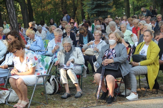 Pielgrzymka kobiet - pątniczki się gromadzą