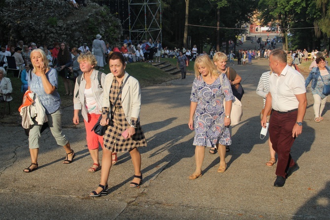 Pielgrzymka kobiet - pątniczki się gromadzą