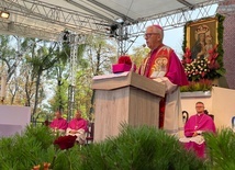 Abp Skworc do kobiet w Piekarach: Bez Was nie ma przyszłości!