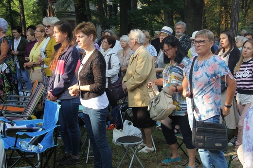 Pielgrzymka kobiet - pątniczki się gromadzą