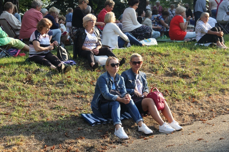 Pielgrzymka kobiet - pątniczki się gromadzą