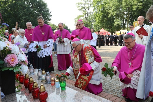 Pielgrzymka kobiet do Piekar cz.2