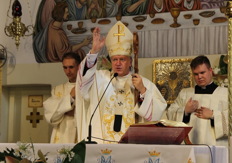 Lubsza. Rekoncyliacja ubiorów Matki Bożej z Czerwonogrodu