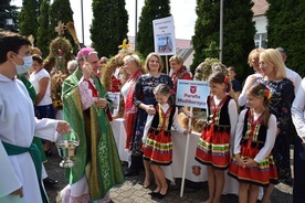 Wieńce poświęcił bp Krzysztof Nitkiewicz.