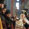 Bartłomiej I wśród duchownych w katedrze w Kijowie