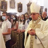Niedzielnej Eucharystii dla młodych przewodniczył bp Andrzej Siemieniewski.