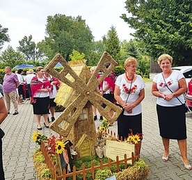 Wieńce dożynkowe z roku na rok stają się coraz efektowniejsze, przestrzenne.