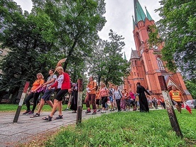 ▲	Wyjście na szlak z gliwickiej katedry.