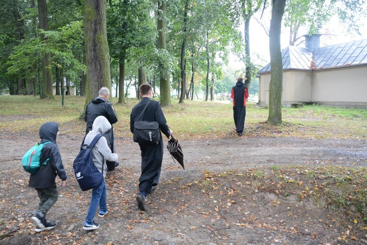 Dróżki kalwaryjskie na rozpoczęcie pielgrzymki LSO