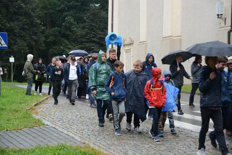 Dróżki kalwaryjskie na rozpoczęcie pielgrzymki LSO