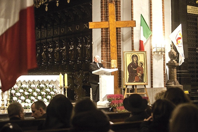 Krzyż i ikona ŚDM gościły w Warszawie w 2015 r. w ramach przygotowań do spotkania w Krakowie.