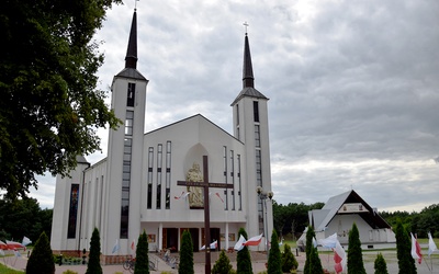 Sanktuarium i ołtarz polowy w Radomyślu nad Sanem.