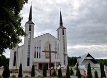 Sanktuarium i ołtarz polowy w Radomyślu nad Sanem.