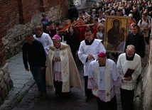 Przemarsz ulicami miasta.