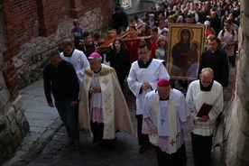 Przemarsz ulicami miasta.