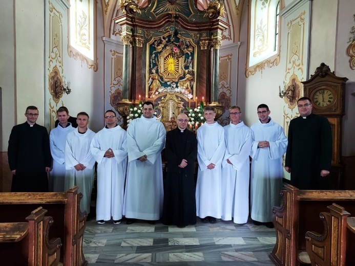 Wspólne zdjęcie w sanktuarium na Górze Iglicznej.