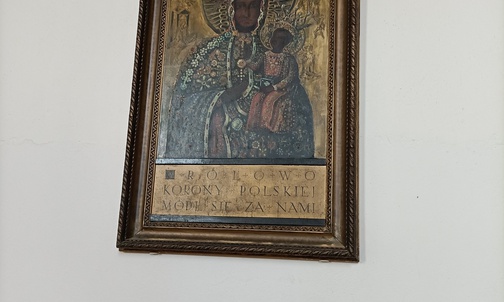 Niezwykła historia obrazu Matki Bożej Częstochowskiej w bretońskim Comblessac