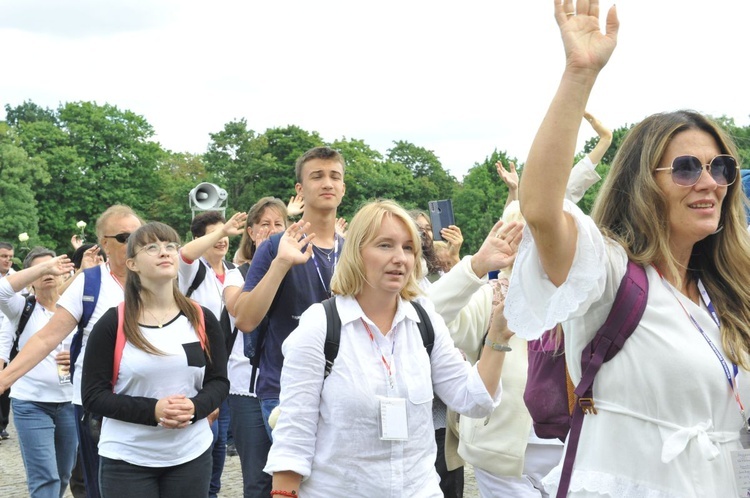 39. PPT - wejście grupy 1 i 4