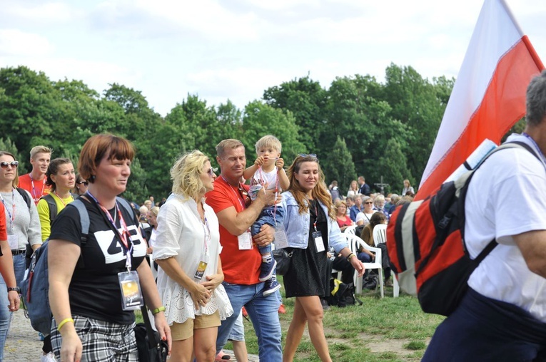 39. PPT - wejście grupy 12