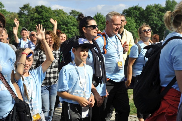 39. PPT - wejście grupy 13