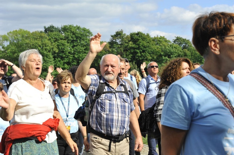 39. PPT - wejście grupy 13