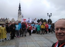 Ks. Stanisław Obrański i przedborscy pątnicy na Jasnej Górze.