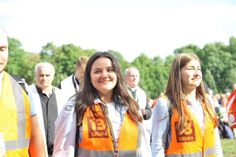 39. PPT - wejście grupy 13