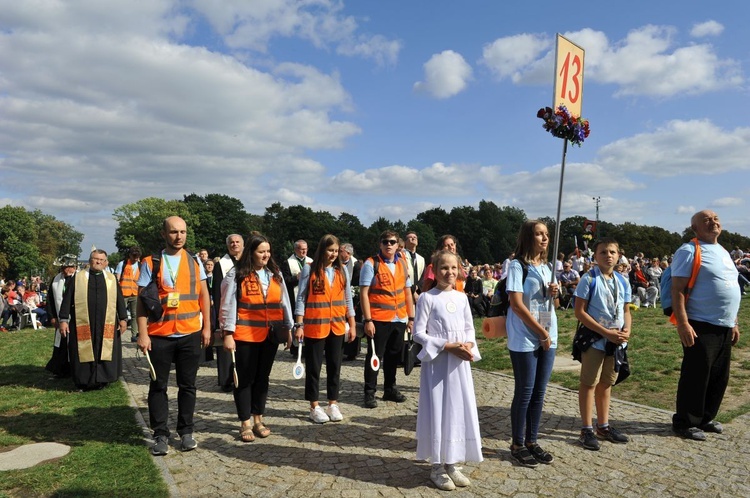 39. PPT - wejście grupy 13