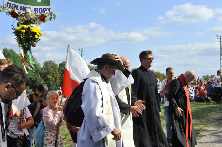 39. PPT - wejście grupy 14