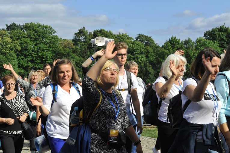 39. PPT - wejście grupy 16