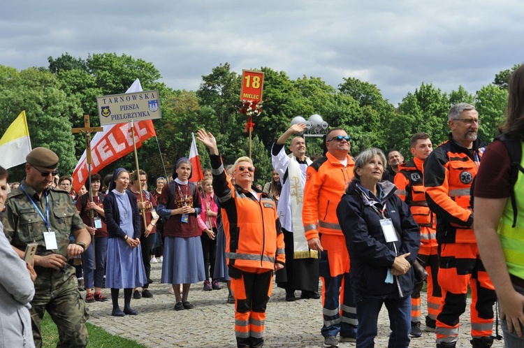 39. PPT - wejście grupy 18