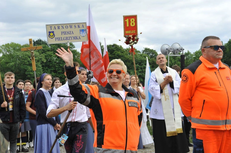 39. PPT - wejście grupy 18