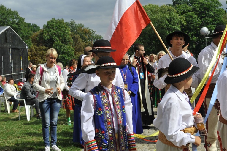 39. PPT - wejście grupy 19