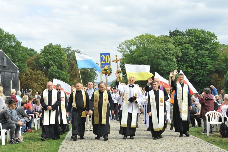 39. PPT - wejście grupy 20