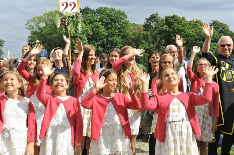 39. PPT - wejście grupy 22