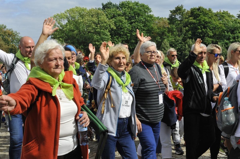 39. PPT - wejście grupy 23