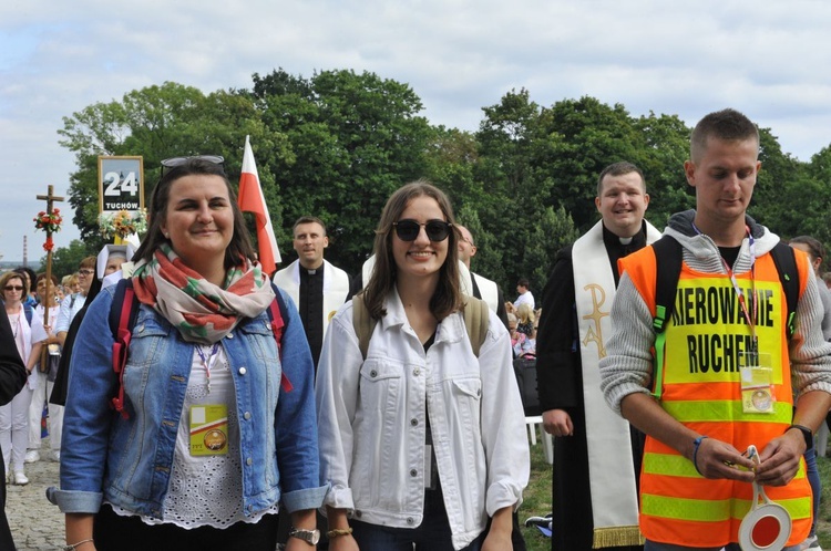 39. PPT - wejście grupy 24