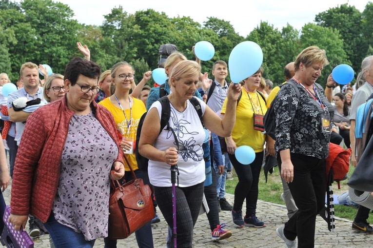 39. PPT - wejście grupy 25