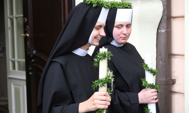 S. Faustyna (L) i s. Antonina po uroczystości zaślubin.