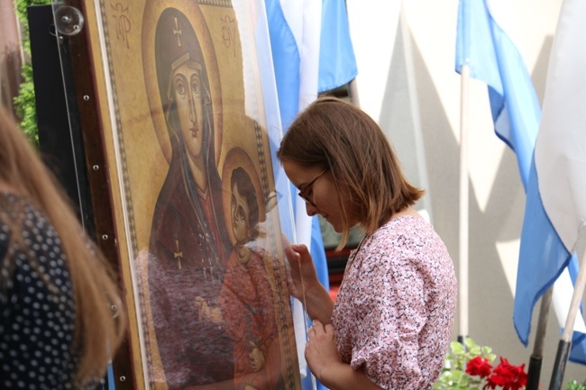 Symbole ŚDM w skarżyskiej Ostrej Bramie