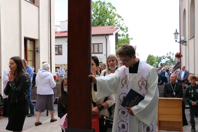 Symbole ŚDM w skarżyskiej Ostrej Bramie