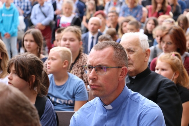 Symbole ŚDM w skarżyskiej Ostrej Bramie