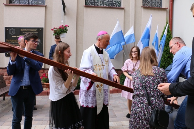 Symbole ŚDM w skarżyskiej Ostrej Bramie