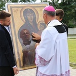 Symbole ŚDM w skarżyskiej Ostrej Bramie