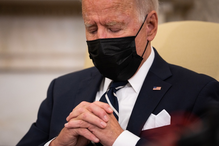 Media: Wydaje się, że Joe Biden zasnął podczas spotkania z premierem Izraela