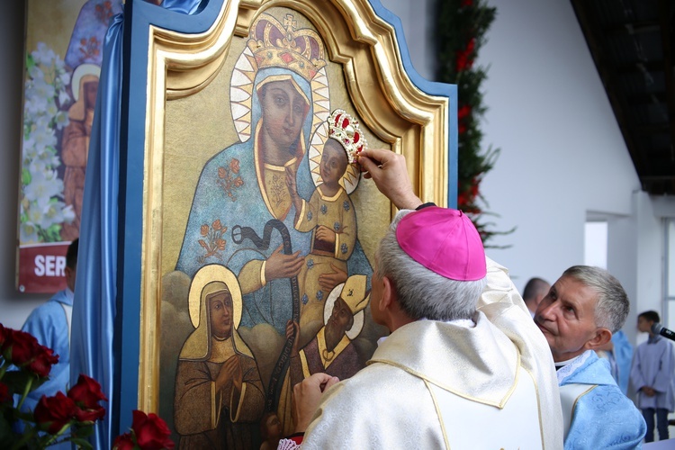 Nałożenie koron na obraz Matki Bożej Pocieszenia.