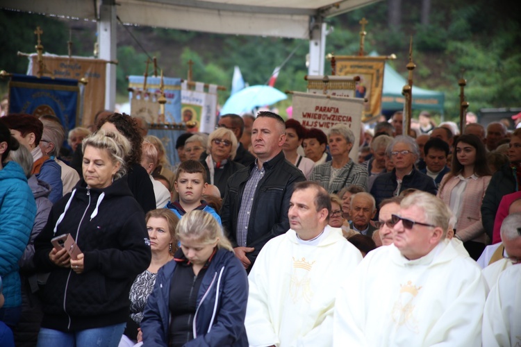 Nałożenie koron na obraz Matki Bożej Pocieszenia.