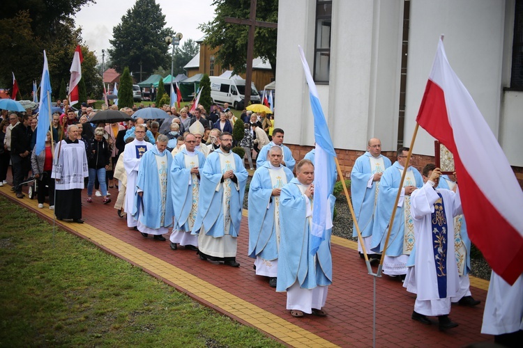 Nałożenie koron na obraz Matki Bożej Pocieszenia.